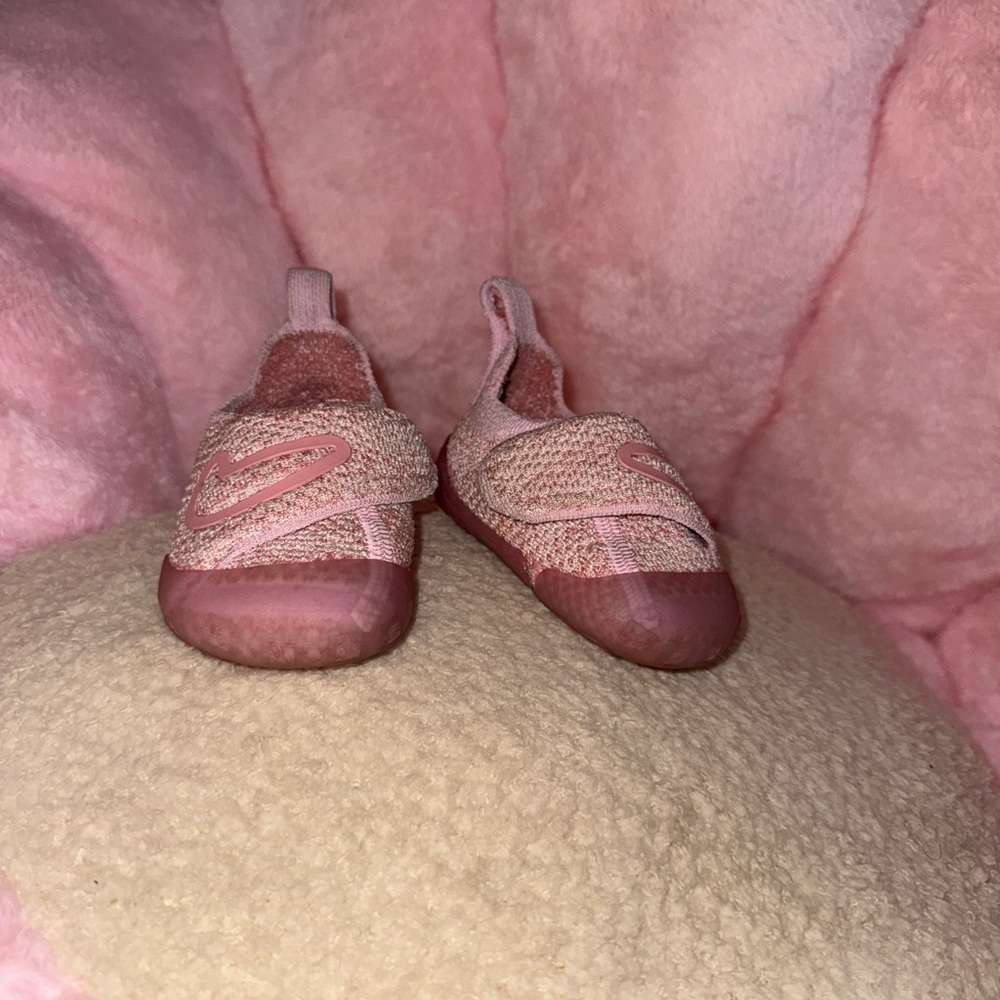 Nike Kids Sneakers in Pink